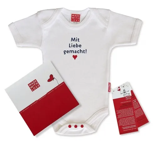 Body Baby weiß, "Mit Liebe gemacht!" - Baby Body mit Herz ♥, inklusive Geschenkverpackung